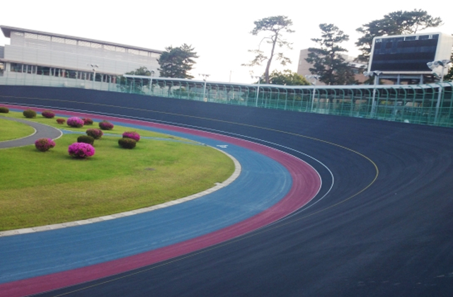 1. Go to the velodrome.